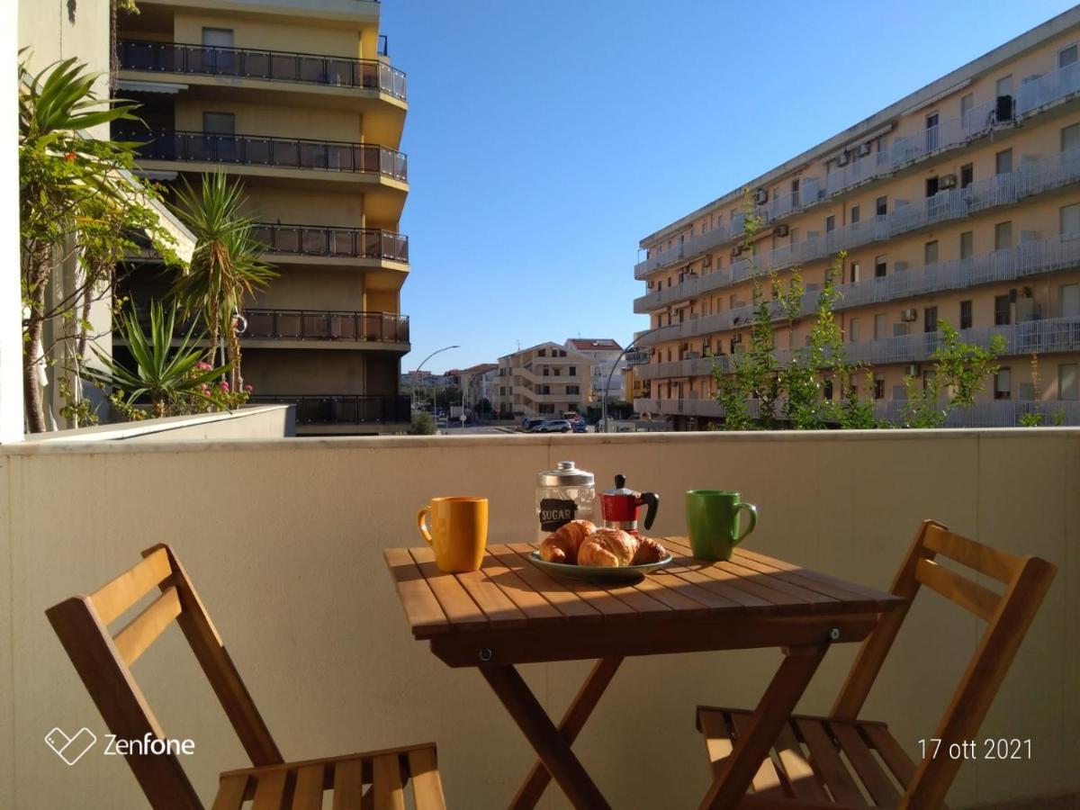 Mica Apt Alghero Bagian luar foto